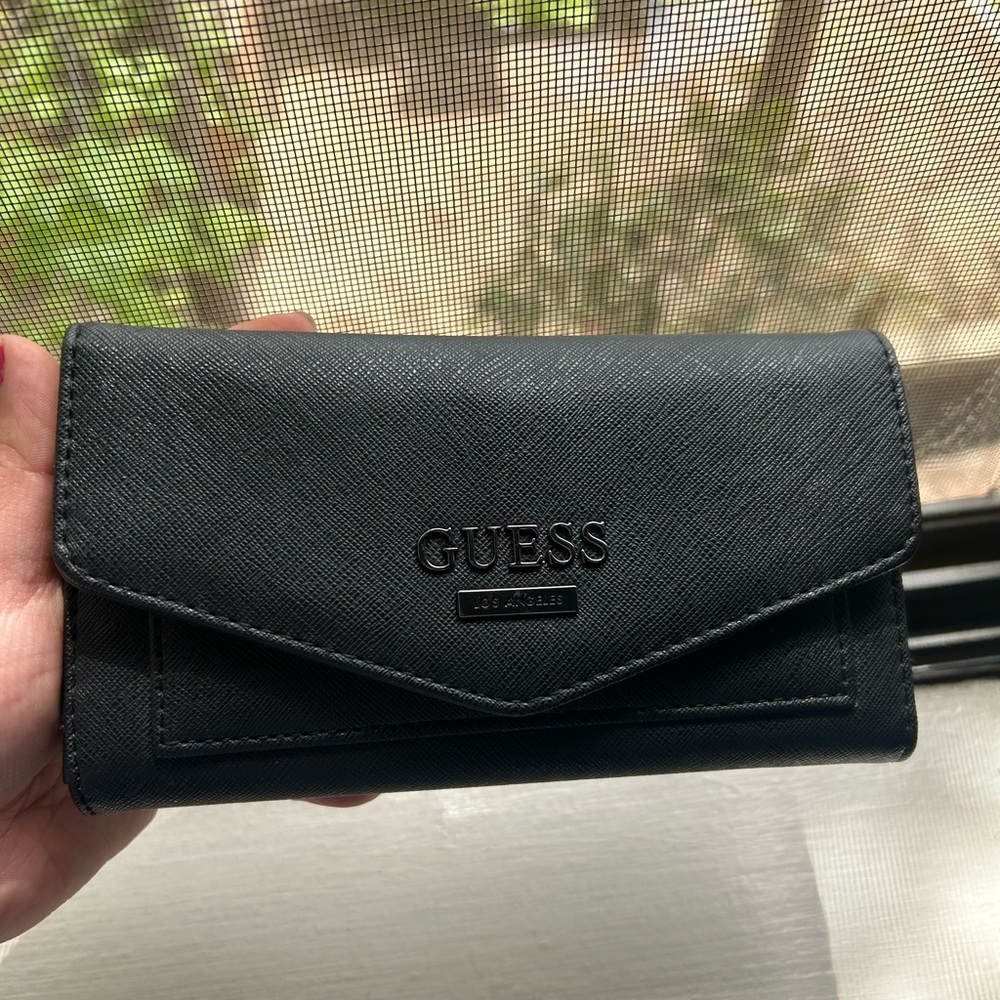 GUESS Wallet